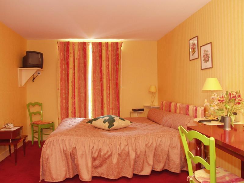 Logis Hotel O En Couleur Oucques-la-Nouvelle Экстерьер фото