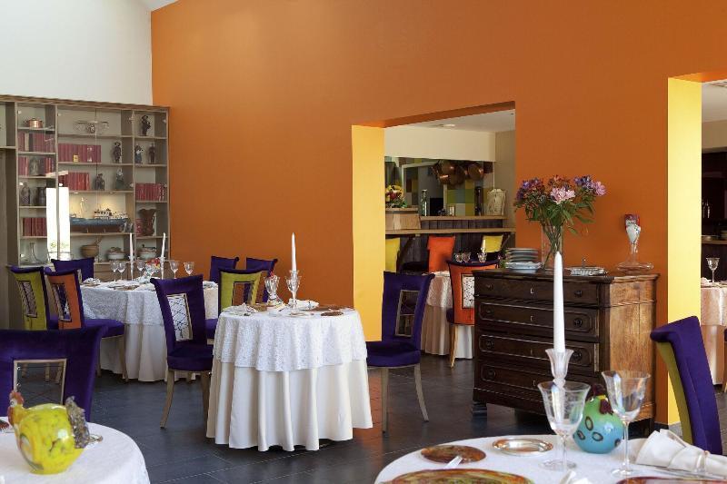 Logis Hotel O En Couleur Oucques-la-Nouvelle Экстерьер фото